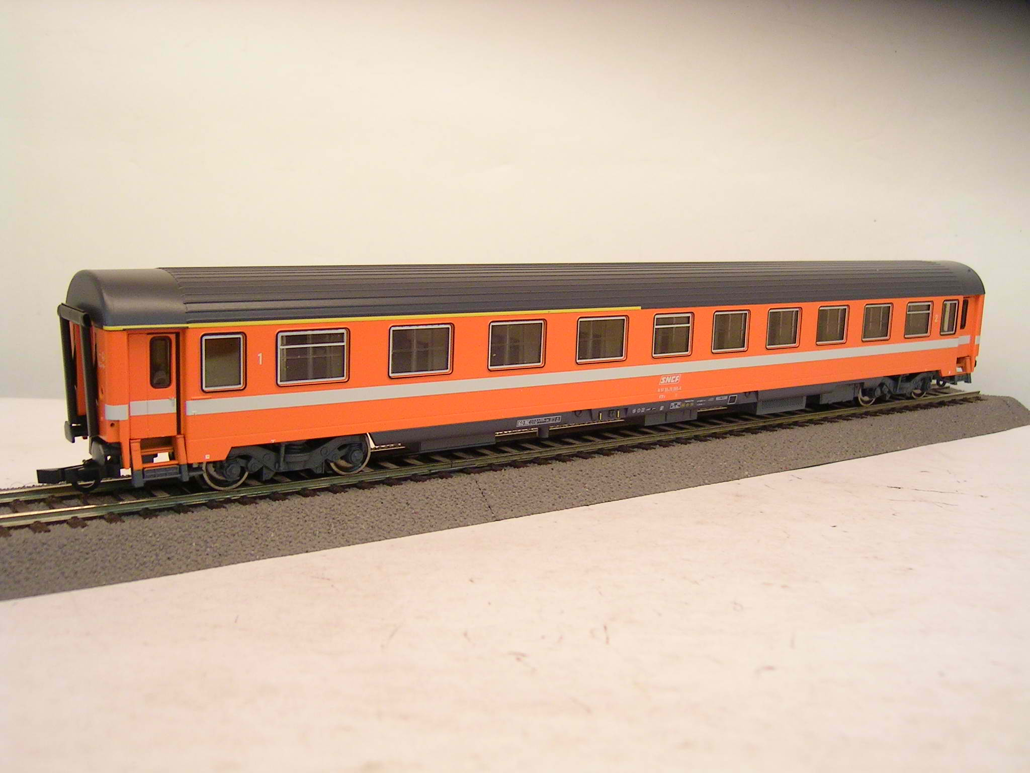 Roco SNCF Corail Wagen  AB (1./2. Klasse) Eurofima C1 Lackierung orange AB 61 87 30-70 068-8